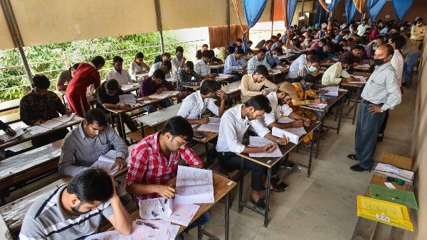 হুইলচেয়ারে বসেই ইউপিএসসিতে সফল ইসরোর বিজ্ঞানী