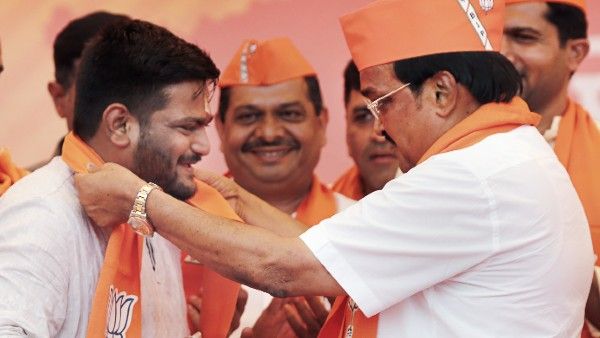ছাত্রনেতা থেকে পতিদার আন্দোলন, একনজরে দেখুন হার্দিক প্যাটেলের রাজনৈতিক জীবন