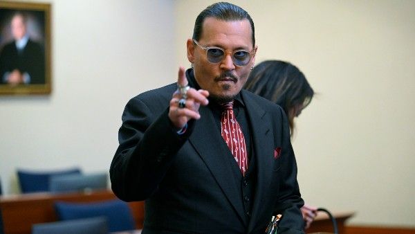 চিকেন টিক্কা–শিক কাবাবে ডুবে ভারতীয় রেস্তোরাঁয় জনি ডেপ বিল করলেন ৪৮ লক্ষ টাকা