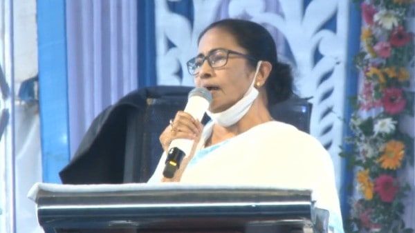 ম্যাটিনি আইডল উত্তম কুমার, ‘‌মহানায়ক’‌–এর প্রয়াণ দিবসে শ্রদ্ধা মমতা বন্দ্যোপাধ্যায়ের