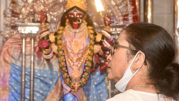 অশান্তি হিন্দু-মুসলিম-শিখ করে না, কয়েকটা লোভী নেতা তা করে! মত মমতার