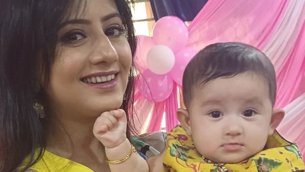 খুদে কন্যার অন্নপ্রাশনের ছবি শেয়ার! তবে কি মা হলেন মানালি?