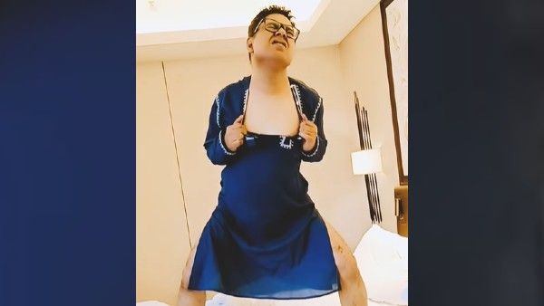 পায়জামা ছাড়া শুধু পাঞ্জাবি পরে নাচ মীরের, হেসে কুটিপাটি নেটাগরিকরা