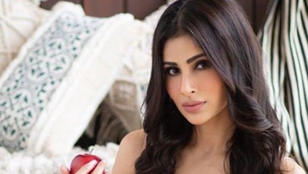 সামনে এল ‘‌ব্রহ্মাস্ত্র’‌ খলনায়িকা জুনুনের ফার্স্ট লুকস, কেমন লাগছে মৌনী রায়কে দেখে নিন