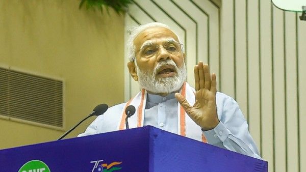 নেহরুর তোলা প্রথম তেরঙ্গার ছবি শেয়ার মোদীর! স্বাধীনতার ৭৫ বছরে 'ঘরে ঘরে তেরঙ্গা'র অনুরোধ