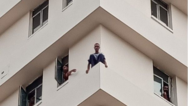 ঝাঁপ দেওয়ার প্রায় পাঁচ ঘন্টা পর মৃত্যু সুজিতের! বিচার চেয়ে থানায় গেলেন পিসি