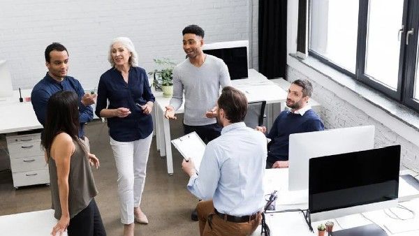 রাশিচক্রে কোন রাশির জাতক জাতিকারা অল্প বয়সে সাফল্যের শিখরে পৌঁছে যান? জেনে নিন