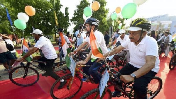 বিশ্ব বাইসাইকেল দিবস উদযাপন সাড়ম্বরে, মহাত্মা গান্ধীর সাইকেল চালানোর ছবি পোস্ট করে বার্তা মোদীর