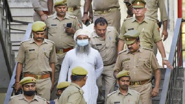 বারাণসী বিস্ফোরণে দোষী সাব্যস্ত ওয়ালিউল্লাহর মৃত্যুদণ্ড ও আজীবন কারাবাসের সাজা ঘোষণা