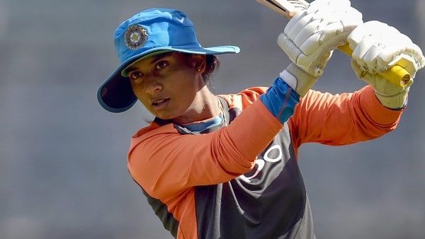 প্রিয় ঝুলনের উদ্দেশ্যে আবেগপূর্ণ বিদায় বার্তা লিখলেন মিতালি রাজ