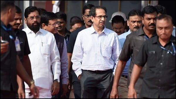 সুরাতের 'পদ্মাসনে' লুকিয়ে শিব সেনার এক ঝাঁক বিধায়ক , দুপুরেই আত্মপ্রকাশের সম্ভাবনা