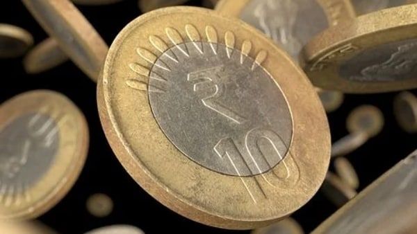 ১০ টাকার কয়েন দিয়ে ৬ লক্ষ টাকার গাড়ি কিনলেন তামিলনাড়ুর যুবক, হতবাক নেট দুনিয়া