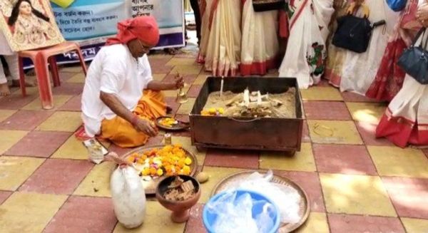 বন্ধ হচ্ছে প্লাস্টিক , প্লাস্টিকাসুরমর্দিনী রূপে দুর্গা আরাধনা করবে ওঁরা