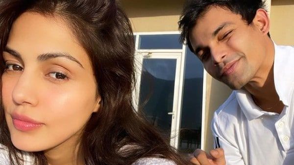 মাদক মামলায় রেহাই নেই, এনসিবির অভিযুক্তের তালিকায় নাম অভিনেত্রী রিয়া ও তাঁর ভাইয়ের