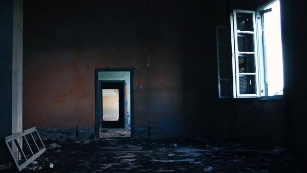 নেতিবাচক শক্তির সঞ্চার হয় বাড়িতে, তাই ভুলেও এই কাজগুলি করবেন না