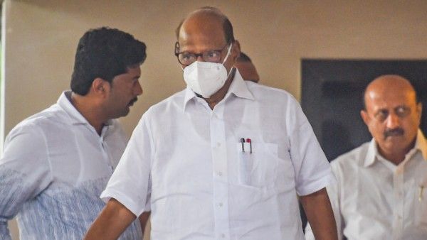 সর্ষের মধ্যেই ভূত! শিবসেনার বিদ্রোহীদের নিয়ে কেন কোনও তথ্য ছিল না, মন্ত্রীকে দূষলেন পাওয়ার