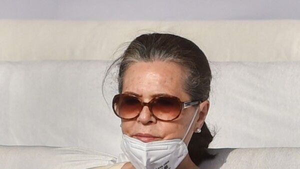 এখনও সম্পূর্ণ সুস্থ নয়, পরে হাজিরা দেওয়ার কথা জানিয়ে ইডিকে চিঠি সোনিয়ার