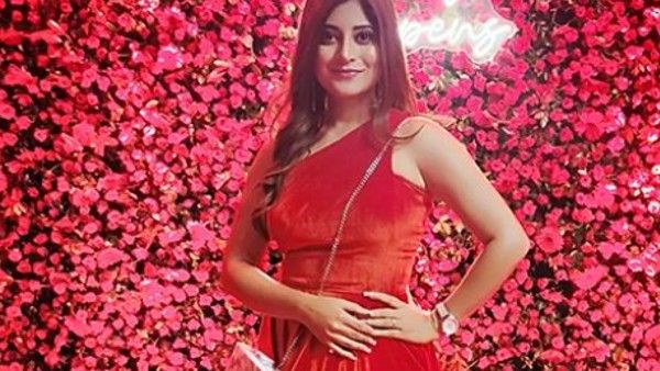 গোপন কথাটি আর গোপনে নেই, প্রেমিকের সঙ্গে ছবি পোস্ট করলেন সন্দীপ্তা সেন