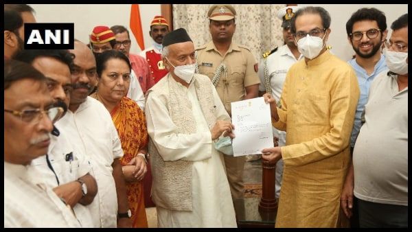 রাজ্যপালের কাছে ইস্তফা দিয়ে Game Over করলেন ঠাকরে! রাতেই গেলেন মন্দিরে