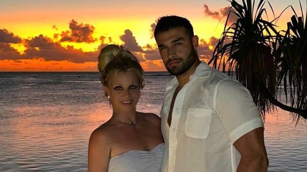 সন্তান হারানোর দুঃখ ভুলে তৃতীয়বার বিয়ে করলেন ব্রিটনি স্পিয়ার্স তাঁর দীর্ঘদিনের প্রেমিককে