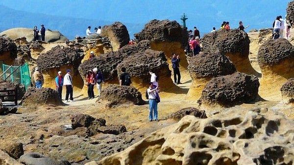 জিওপার্কে উদ্ভট শিলার বিন্যাস, ঠিক যেন রানির মতো! নিমেষে হারিয়ে যাবেন ভিন জগতে