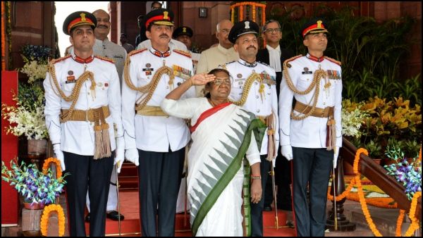 দ্রৌপদী তাঁর আসল নাম নয়! দেশের নতুন রাষ্ট্রপতি জানিয়েছেন পিছনের ইতিহাস