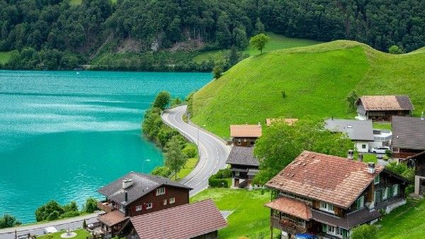 মধুচন্দ্রিমাকে আরও সুন্দর করতে সুইজারল্যান্ডের এই জায়গায় ঘুরে আসুন