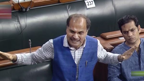 ‘মুখ ফসকে’ দ্রৌপদী মর্মুকে ‘রাষ্ট্রপত্নী’, অধীর চৌধুরীর মন্তব্যে ক্ষমা চাওয়ার দাবি কেন্দ্রীয় মন্ত্রীর