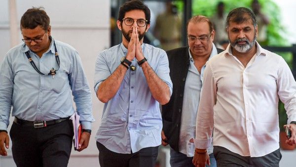 আস্থা ভোটে শিন্ডের বিরোধিতা, ‘অযোগ্য’ ঘোষণা করা হতে পারে আদিত্য ঠাকরেকে!