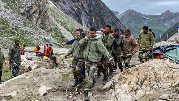 অমরনাথে চরম সংকটে রাজ্যের পর্যটকরা, এখনও চলছে উদ্ধারকাজ, সতর্কতা জারি