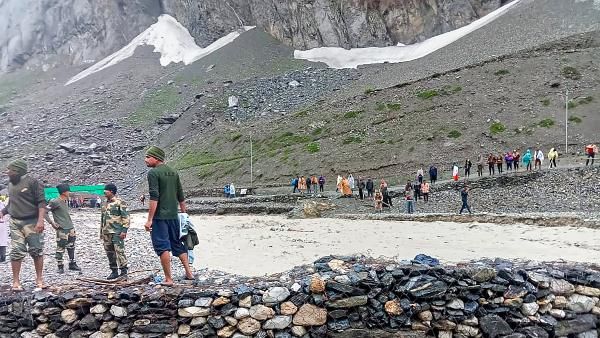 Amarnath Yatra: ফের শুরু প্রবল বর্ষণ, থমকে গেল যাত্রা, রাজ্যের ৭২ জন এখনও আটকে