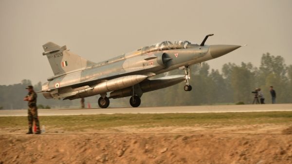 কার্গিল যুদ্ধের ২৩ বছর পার, শত্রুদের ঘুম উড়িয়ে বীরের সম্মান ভারতীয় বাহিনীর এই যুদ্ধ বিমানগুলোর