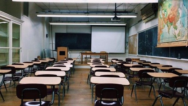 It's Me Dhoom 4! চুরি করে স্কুলে ব্ল্যাকবোর্ডে কেন এমন লিখল চোরেরা?