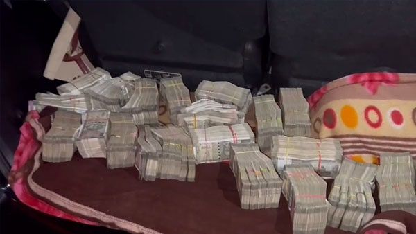 লালবাজারের কাছে বিকানের ভবন থেকে লক্ষ লক্ষ টাকা উদ্ধারের ঘটনায় চাঞ্চল্য