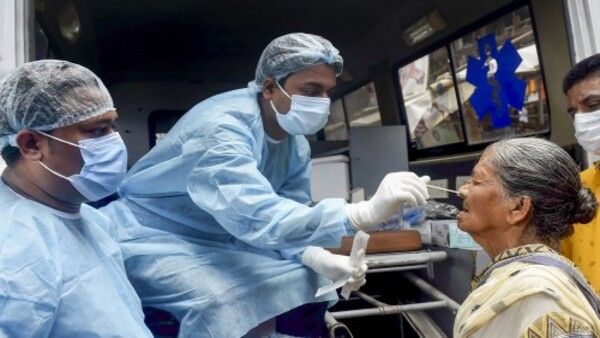 করোনা সংক্রমণের হার কমে ১০-এর নীচে, আক্রান্ত ও সক্রিয়ের সংখ্যায় স্বস্তির ছবি স্পষ্ট