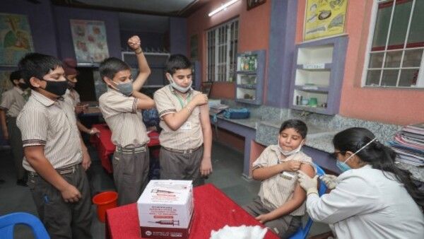 উঠে আসছে একাধিক কারণ! ১২ বছরের কমবয়সীদের কোভিড টিকাকরণ এখন নাও শুরু হতে পারে