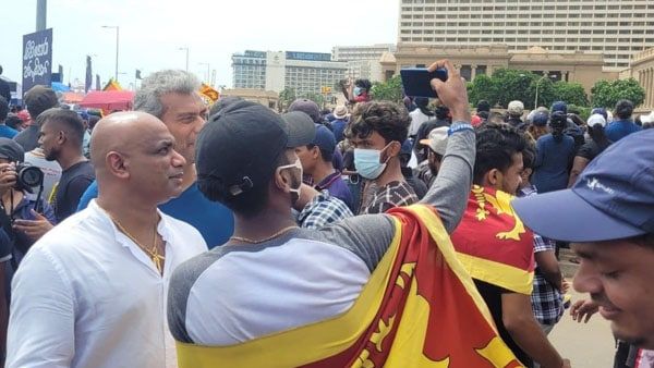 'খুব শীঘ্রই জয়ের স্বাদ পাব', বিক্ষোভকারীদের পাশে দাঁড়িয়ে বললেন জয়সূর্য