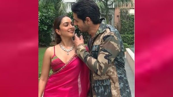 জন্মদিন সেলিব্রেট করতে দুবাই, ভক্তের সেলফিতে ধরা পড়ে গেলেন কিয়ারা–সিদ্ধার্থ,‌ ভাইরাল ছবি