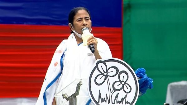 ২০২৪-এ মানুষের বৃষ্টিতে ভেসে যাবে বিজেপি, একুশের মঞ্চে গণদেবতাতেই ভরসা মমতার