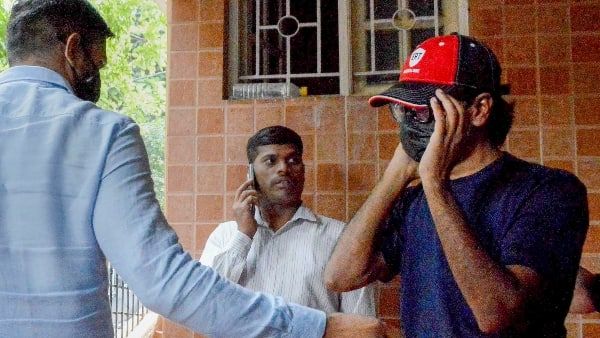 মহঃ জুবেরকে মুক্তির নির্দেশ সুপ্রিম কোর্টের! গ্রেফতারের আদেশ নিয়েও প্রশ্ন