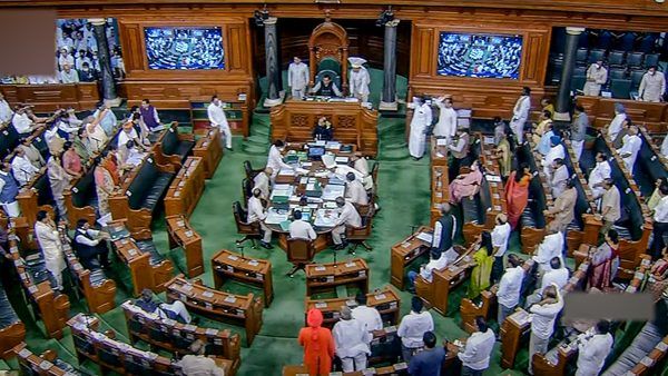 Parliament roundup: কংগ্রেসের বিক্ষোভে উত্তাল রাজধানী! বিক্ষোভেই বিল পেশ কেন্দ্রের