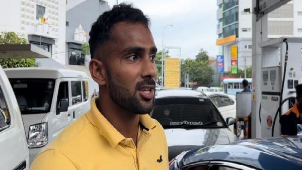 শ্রীলঙ্কার ক্রিকেটার চামিকা করুণারত্নে ভারতের প্রতি কৃতজ্ঞ, গাড়িতে তেল ভরতে পাম্পে অপেক্ষা ২ দিন ধরে