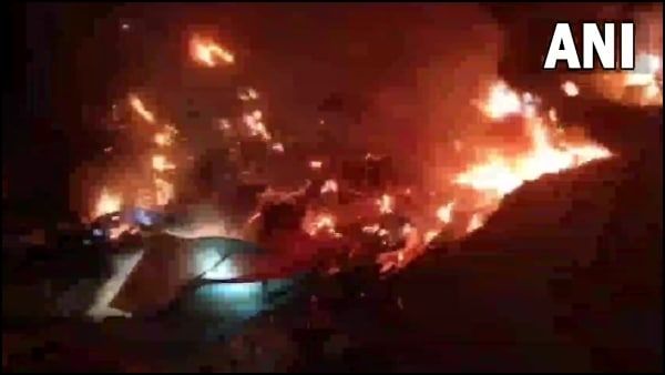 মাঝ আকাশে ভেঙে পড়ল ভারতীয় বায়ুসেনার MIG-21, মৃত দুই পাইলট