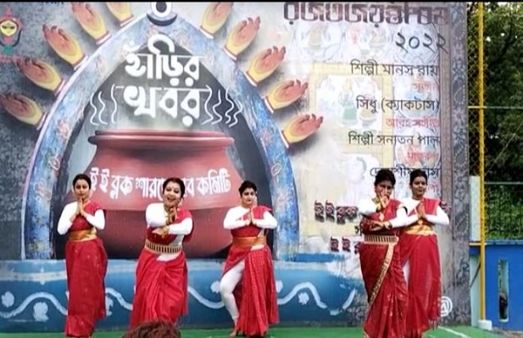 ঠোঙার মাধ্যমে প্লাস্টিক বর্জনের বার্তা, হাঁড়ির খবর দেবেন ওঁরা