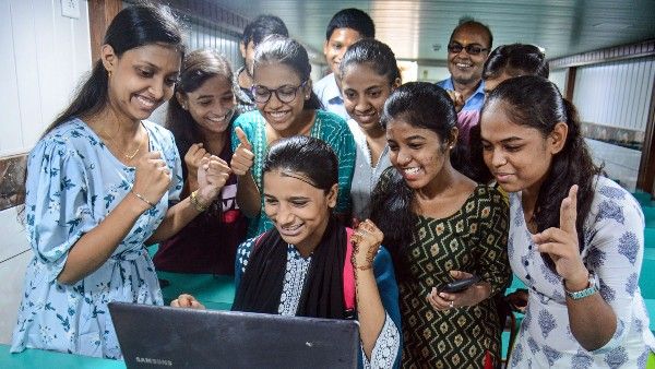 CBSE 12th Result 2022: প্রকাশিত সিবিএসই-র দ্বাদশ শ্রেণির ফলাফল, পাশের হার ৯২.৭১ শতাংশ