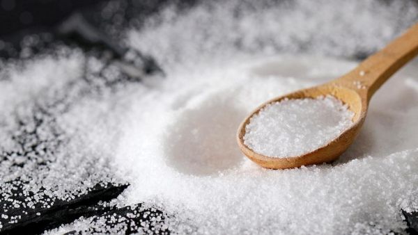 খাবারের স্বাদে অপরিহার্য হলেও বেশি নুন খেলে শরীরের কতটা ক্ষতি হয় জানেন?