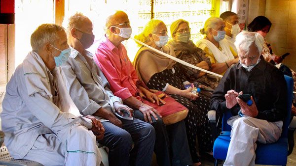 সরকারি খাতায় মৃত ১০২ বছরের জলজ্যান্ত বৃদ্ধি, পেনশন বন্ধ হয়ে যাওয়ায় পথে নেমে প্রতিবাদ