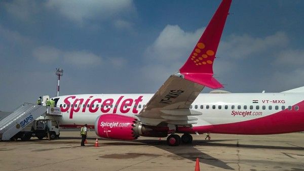 ১৮ দিনে ৮ বিপত্তি, স্পাইসজেটকে শোকজ নোটিস DGCA-র