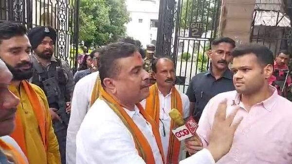 নূপুর শর্মার থেকে বেশি অপরাধ! মহুয়া মৈত্রের মন্তব্য নিয়ে ব্যবস্থা নিতে চরমসীমা শুভেন্দু অধিকারীর