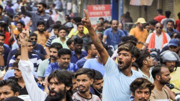 নেতার সঙ্গে উদয়পুর কাণ্ডের অন্যতম অভিযুক্তের ছবি! দলীয় সদস্য নয়, কংগ্রেসের অভিযোগ উড়িয়ে সাফাই বিজেপির